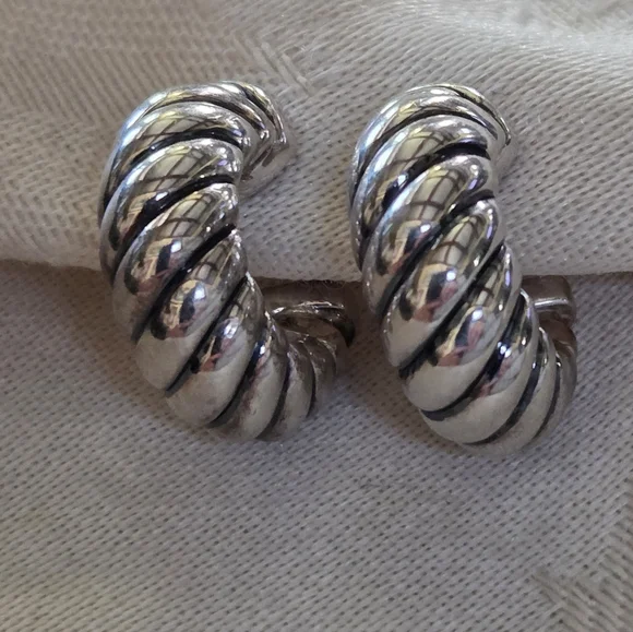 David Yurman Sculpted Cable Shrimp Earrings in Sterling Silver - Picture 3 of 14